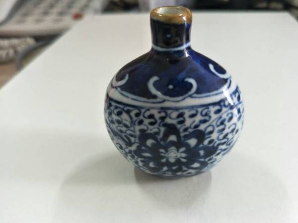 古玩轉賣青花花卉紋鼻煙壺拍賣，當前價格588元
