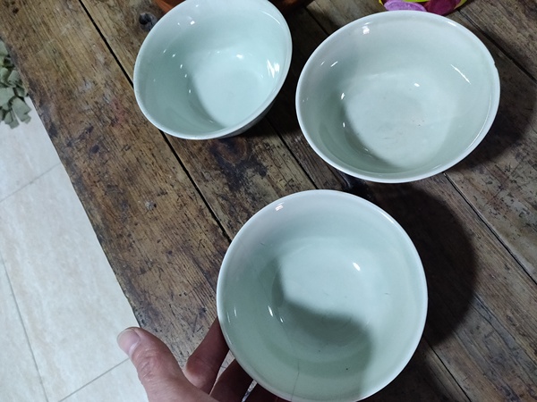 古玩陶瓷全美品豆青釉刻花碗1個(gè)拍賣(mài)，當(dāng)前價(jià)格520元