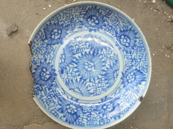 古玩陶瓷青花盤拍賣,當(dāng)前價(jià)格200元