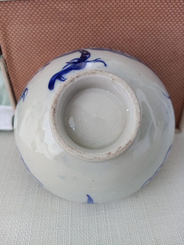 古玩陶瓷清中過墻龍青花茶碗拍賣,當(dāng)前價格1300元