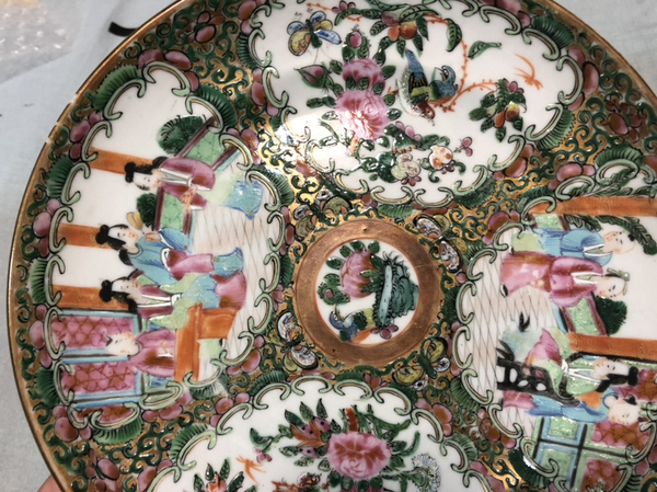 古玩陶瓷清晚期廣彩描金開(kāi)窗人物盤(pán)拍賣(mài),當(dāng)前價(jià)格1698元