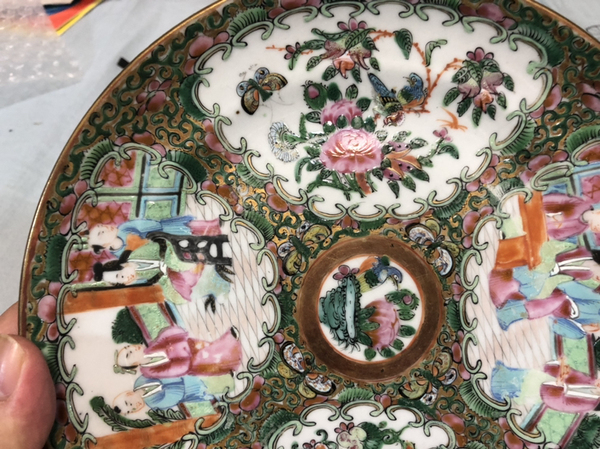 古玩陶瓷清晚期廣彩描金開(kāi)窗人物盤(pán)拍賣(mài),當(dāng)前價(jià)格1698元