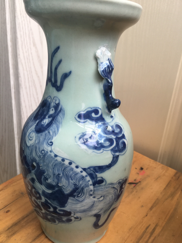 古玩陶瓷豆青釉青花獅紋盤口瓶拍賣,當前價格1800元