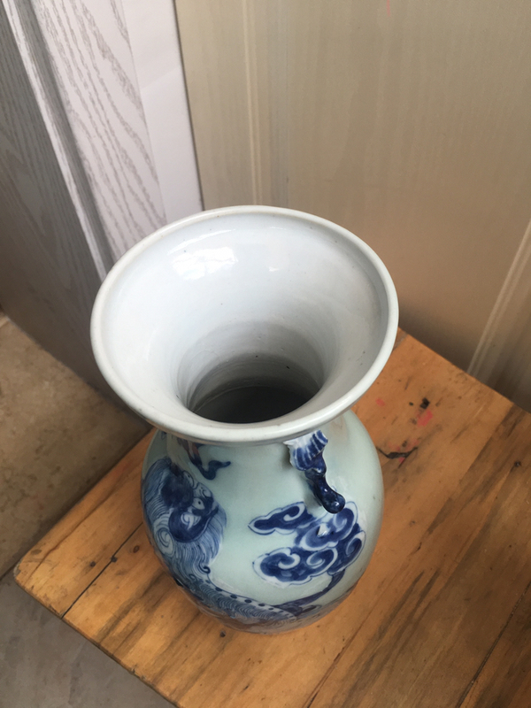 古玩陶瓷豆青釉青花獅紋盤口瓶拍賣,當前價格1800元