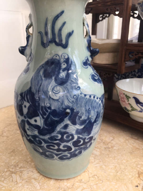 古玩陶瓷豆青釉青花獅紋盤口瓶拍賣,當前價格1800元
