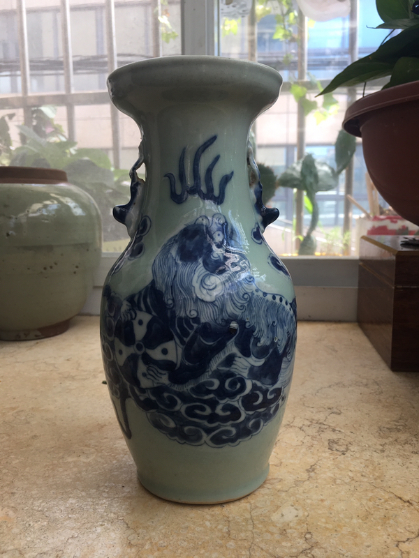 古玩陶瓷豆青釉青花獅紋盤口瓶拍賣,當前價格1800元