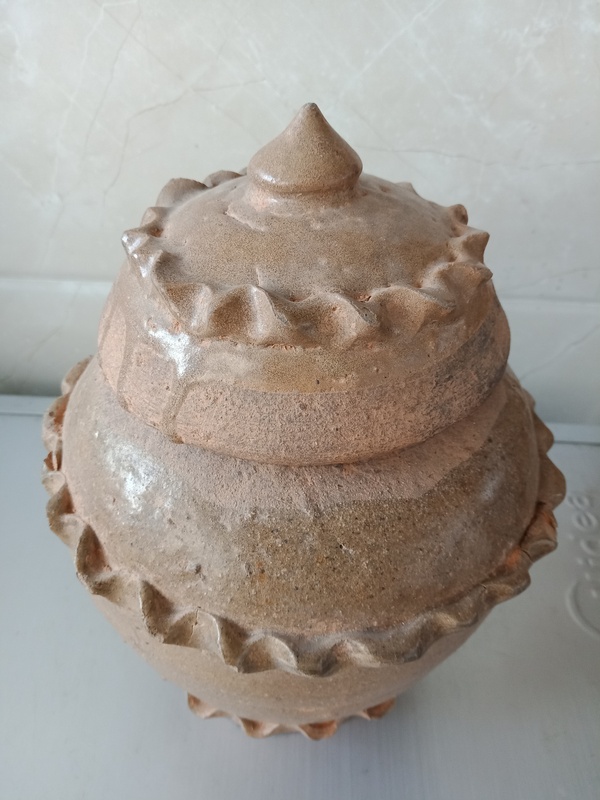 古玩陶瓷宋代青釉繩索紋蓋罐拍賣,當前價格1800元