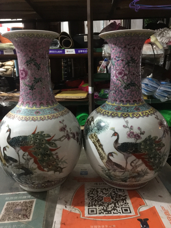 古玩轉賣粉彩孔雀紋天球瓶拍賣，當前價格12000元