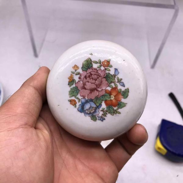 古玩陶瓷晚清花卉紋蓋盒粉盒印泥盒拍賣,當前價格238元