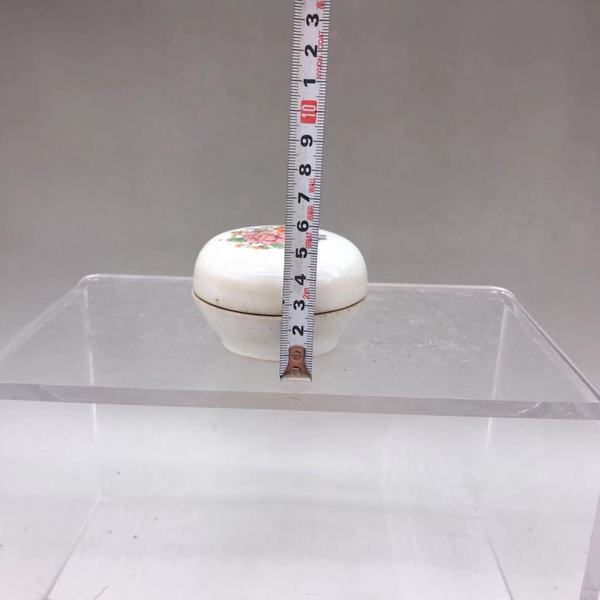 古玩陶瓷晚清花卉紋蓋盒粉盒印泥盒拍賣,當前價格238元