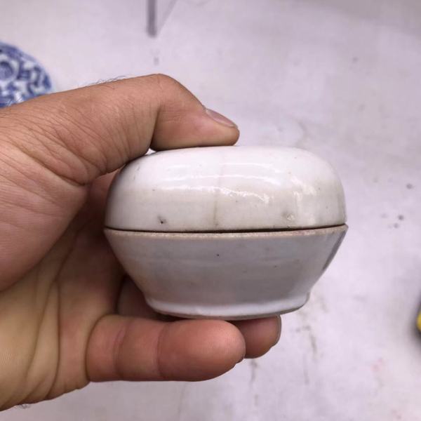 古玩陶瓷晚清花卉紋蓋盒粉盒印泥盒拍賣,當前價格238元