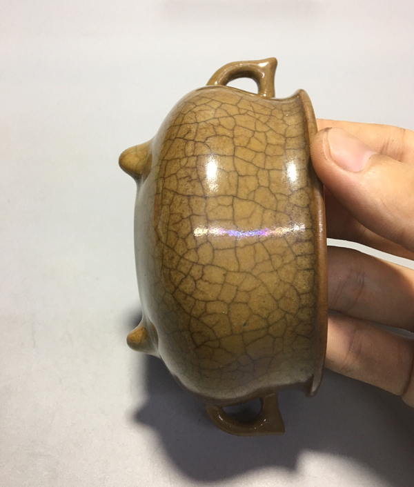 古玩陶瓷清中期雍乾黃哥釉雙耳爐拍賣,當前價格58888元