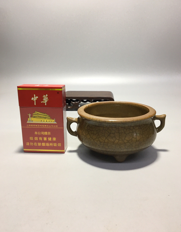 古玩陶瓷清中期雍乾黃哥釉雙耳爐拍賣,當前價格58888元