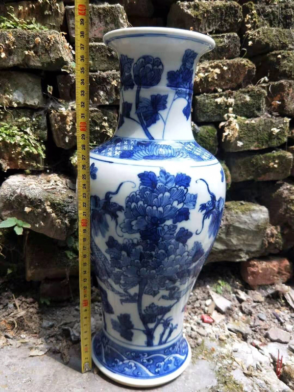 古玩陶瓷雙龍牡丹瓶拍賣,當前價格25000元