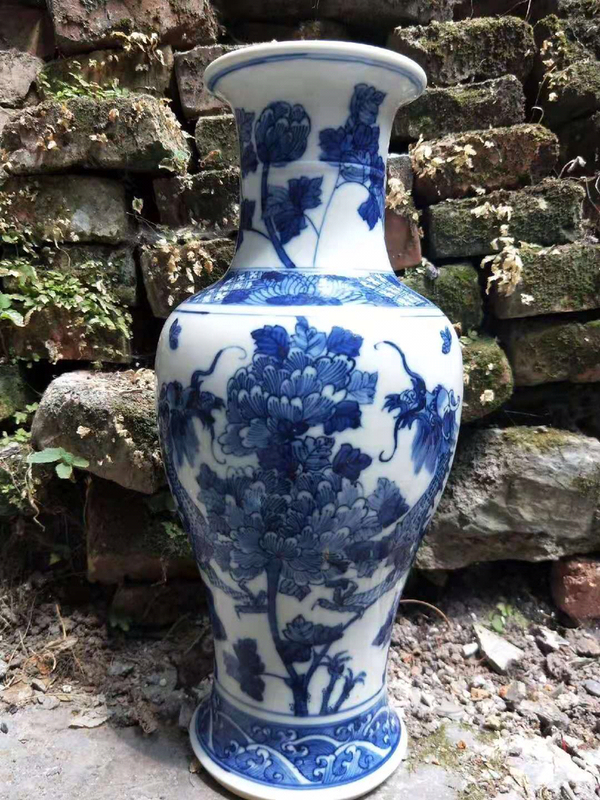 古玩陶瓷雙龍牡丹瓶拍賣,當前價格25000元