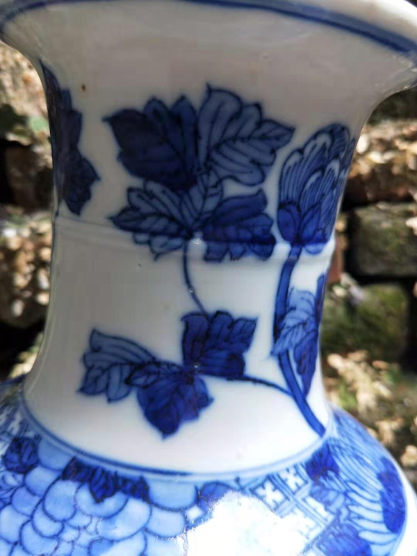 古玩陶瓷雙龍牡丹瓶拍賣,當前價格25000元