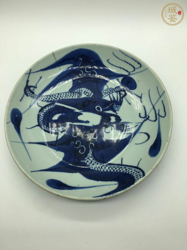 古玩陶瓷雍乾·青花過墻龍紋盤真品鑒賞圖