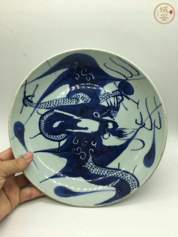古玩陶瓷雍乾·青花過墻龍紋盤真品鑒賞圖