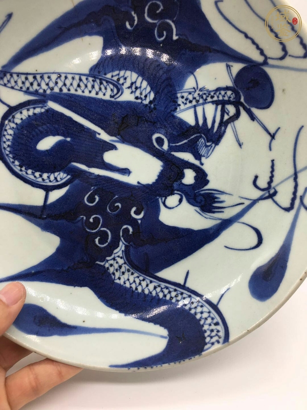 古玩陶瓷雍乾·青花過墻龍紋盤真品鑒賞圖