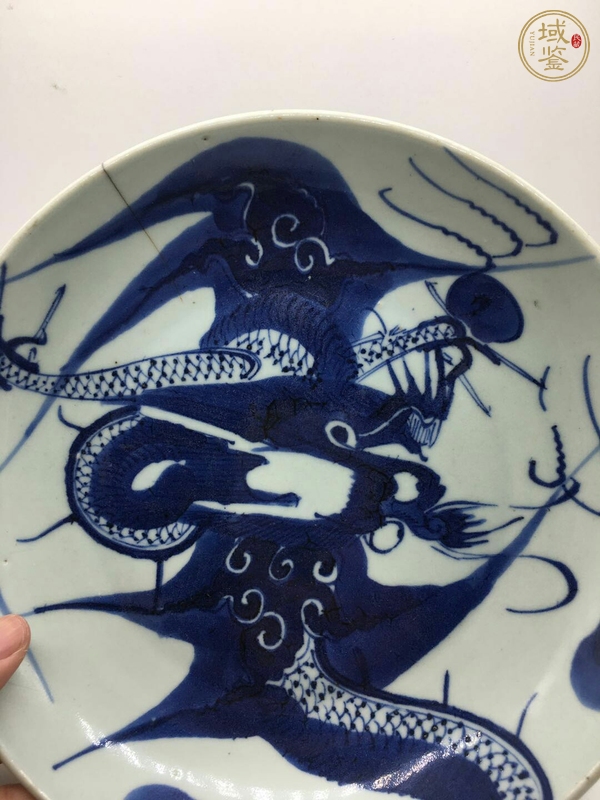 古玩陶瓷雍乾·青花過墻龍紋盤真品鑒賞圖