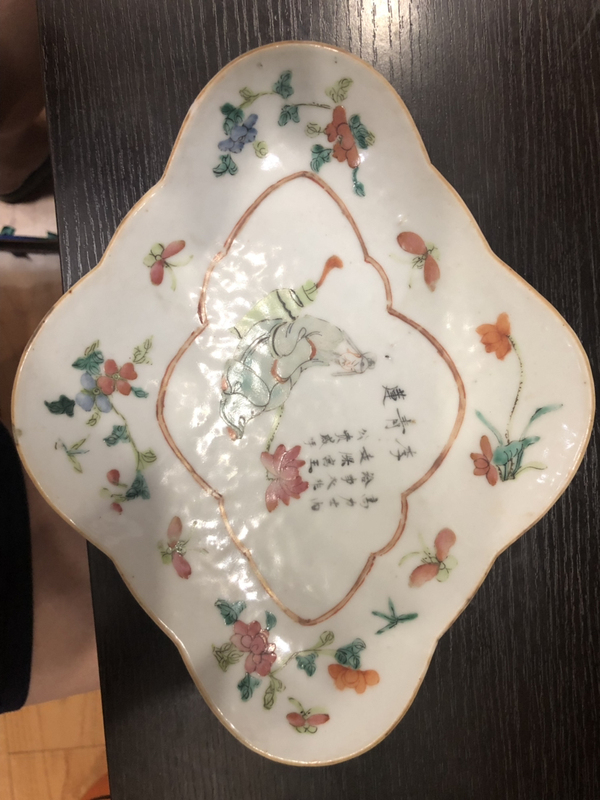古玩陶瓷晚清粉彩人物紋供盤拍賣，當(dāng)前價格2000元