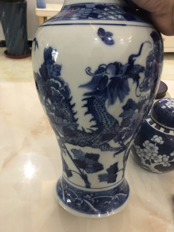 古玩陶瓷雙龍牡丹瓶拍賣,當前價格25000元