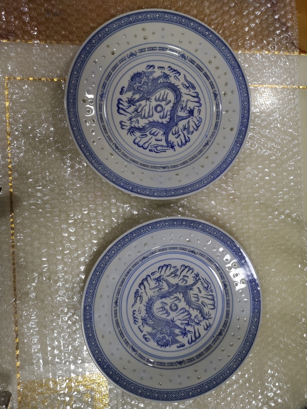 古玩陶瓷正面龍紋玲瓏瓷盤拍賣,當(dāng)前價格480元
