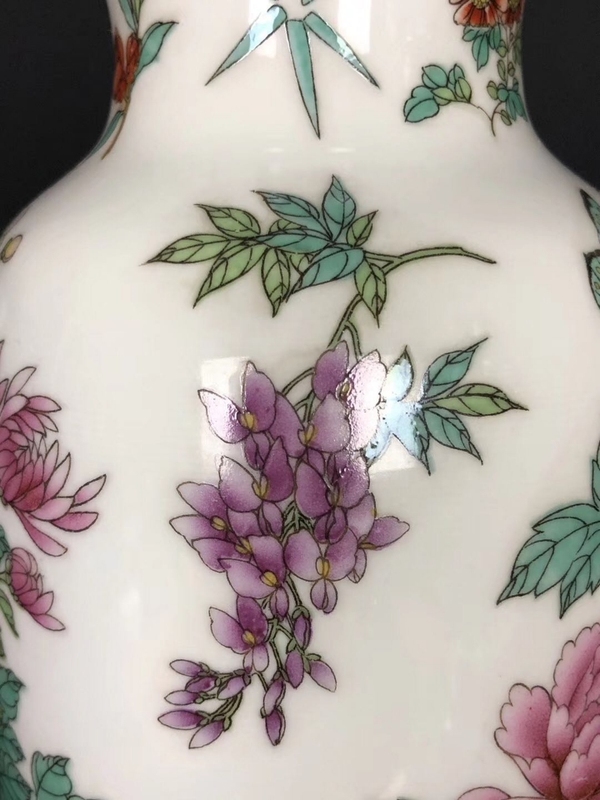 古玩陶瓷粉彩燈籠瓶拍賣,當(dāng)前價格880元