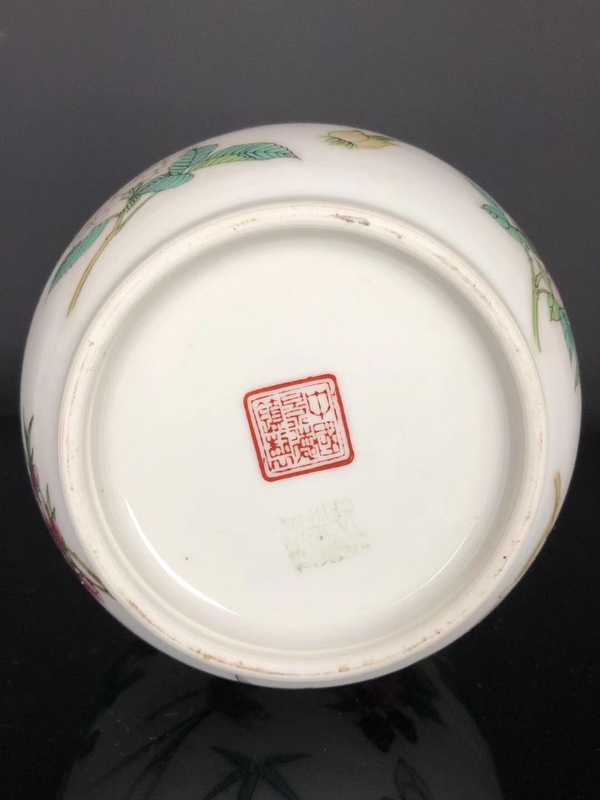 古玩陶瓷粉彩燈籠瓶拍賣,當(dāng)前價格880元
