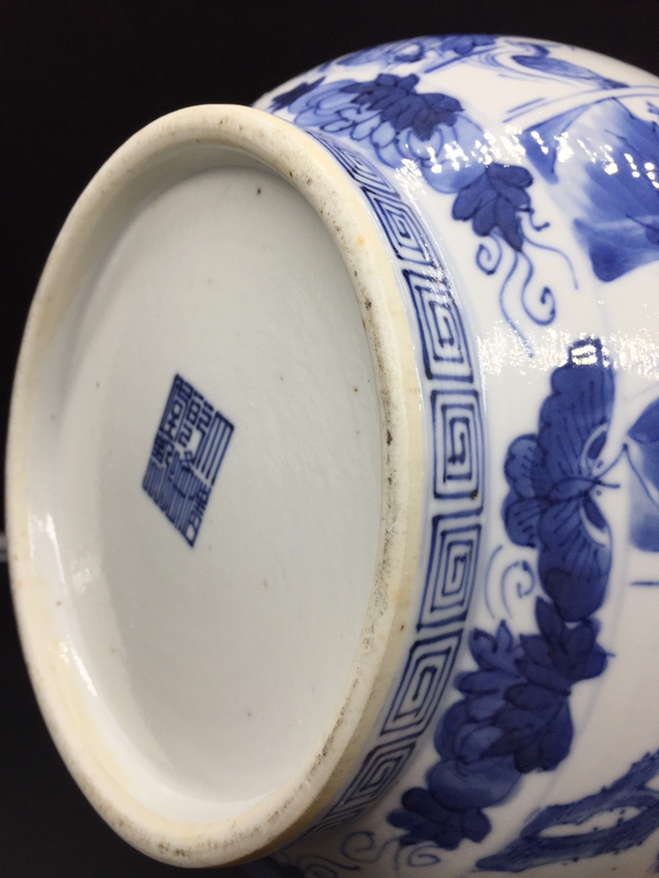 古玩陶瓷光緒仿乾隆青花侍女花鳥紋扁罐拍賣,當前價格25000元