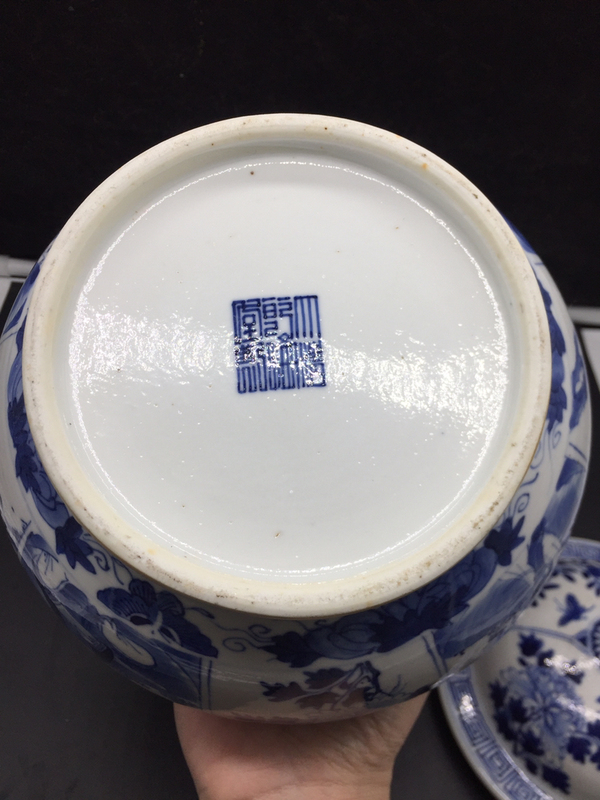 古玩陶瓷光緒仿乾隆青花侍女花鳥紋扁罐拍賣,當前價格25000元