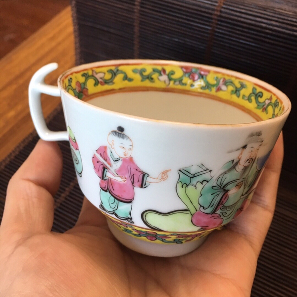 古玩陶瓷清晚期·粉彩五彩人物紋執杯拍賣,當前價格1200元