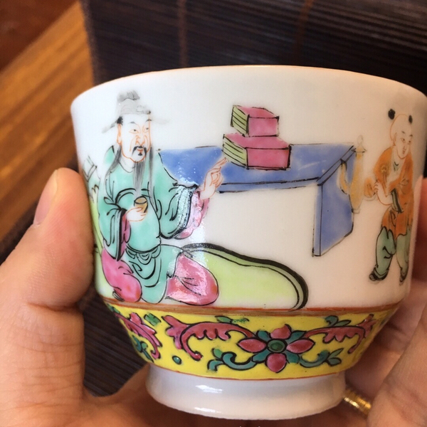 古玩陶瓷清晚期·粉彩五彩人物紋執杯拍賣,當前價格1200元