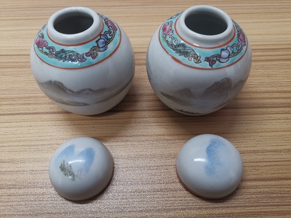 古玩陶瓷山水粉彩蓋罐一對(duì)拍賣,當(dāng)前價(jià)格130元