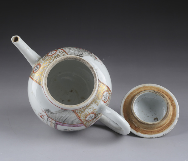 古玩陶瓷清乾隆·廣彩開光人物故事紋茶壺拍賣，當(dāng)前價(jià)格3500元