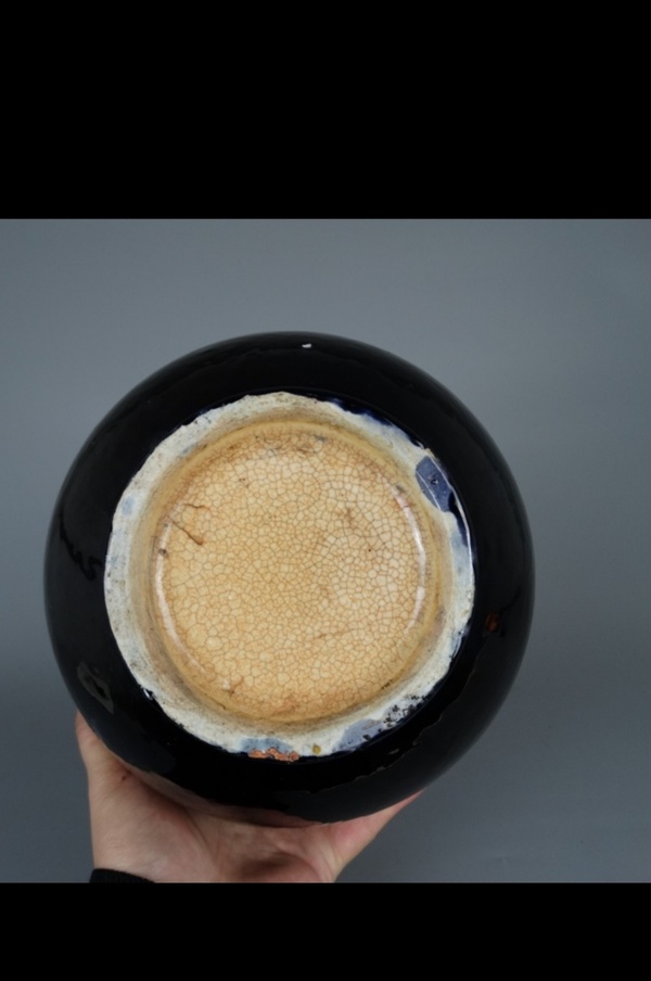 古玩陶瓷晚清茄皮紫天球瓶拍賣,當前價格30000元