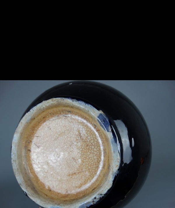 古玩陶瓷晚清茄皮紫天球瓶拍賣,當前價格30000元