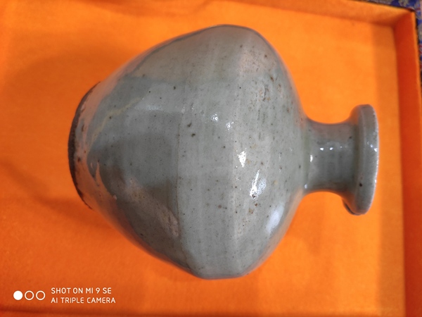 古玩陶瓷明代龍泉窯系影青花瓶拍賣,當前價格198元