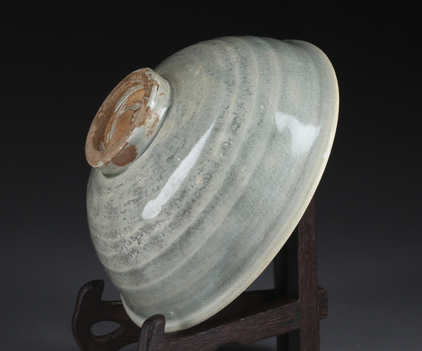 古玩陶瓷元代龍泉窯青釉劃花碗拍賣,當前價格8800元