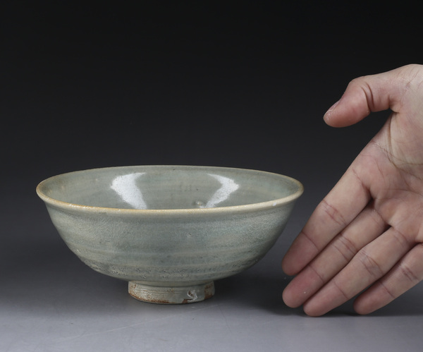 古玩陶瓷元代龍泉窯青釉劃花碗拍賣,當前價格8800元