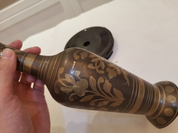 古玩雜項(xiàng)民國(guó)?荷葉口鏨花銅瓶拍賣(mài),當(dāng)前價(jià)格550元