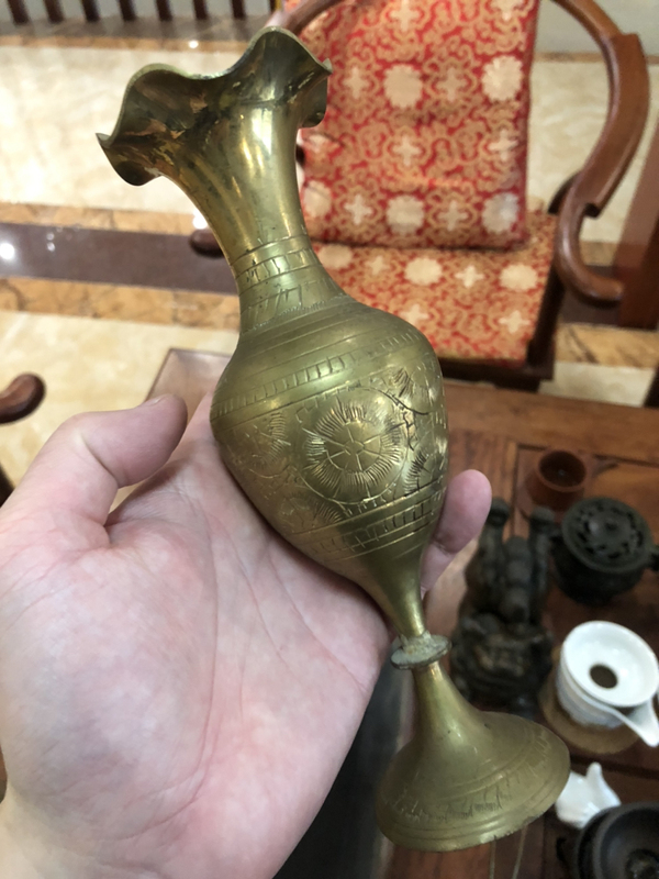 古玩雜項(xiàng)清末鏨花銅瓶(手刻)拍賣(mài),當(dāng)前價(jià)格300元