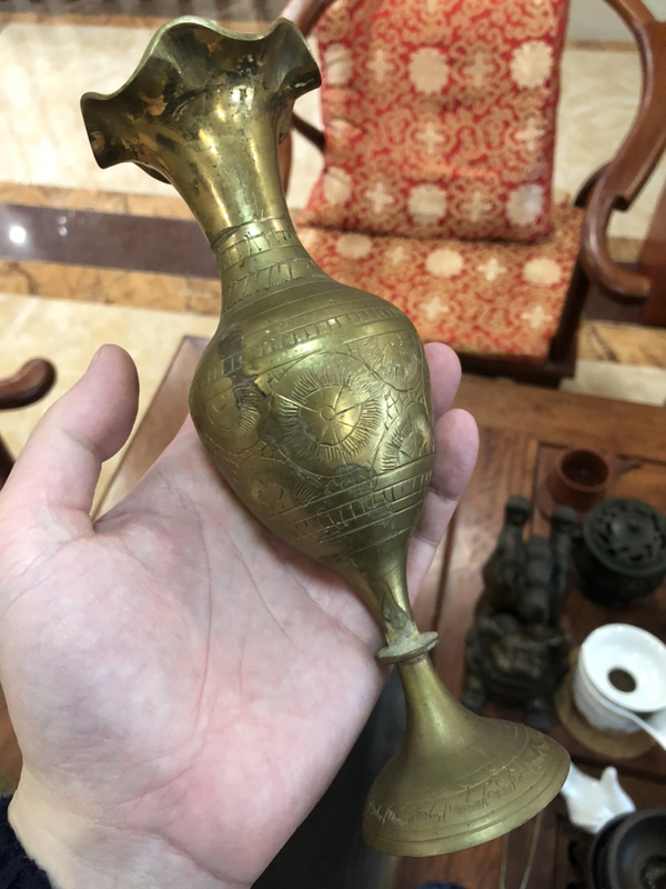 古玩雜項(xiàng)清末鏨花銅瓶(手刻)拍賣(mài),當(dāng)前價(jià)格300元