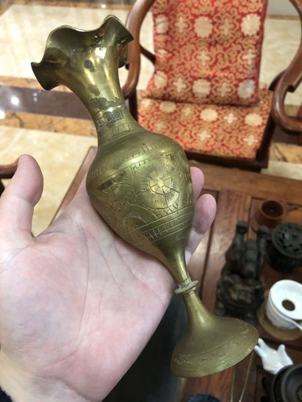 古玩雜項(xiàng)清末鏨花銅瓶(手刻)拍賣(mài),當(dāng)前價(jià)格300元
