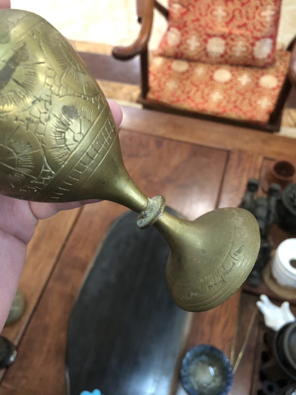 古玩雜項(xiàng)清末鏨花銅瓶(手刻)拍賣(mài),當(dāng)前價(jià)格300元