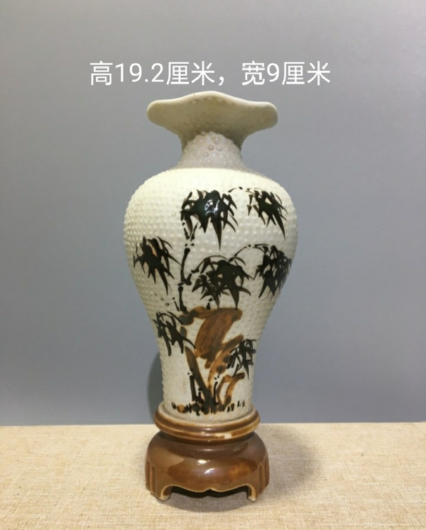 古玩陶瓷清末民初生反瓷白釉珍珠地兒三足瓶拍賣,當(dāng)前價(jià)格1890元