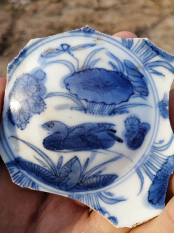 古玩陶瓷明晚期青花荷蓮鴛鴦紋瓷片拍賣，當(dāng)前價(jià)格360元