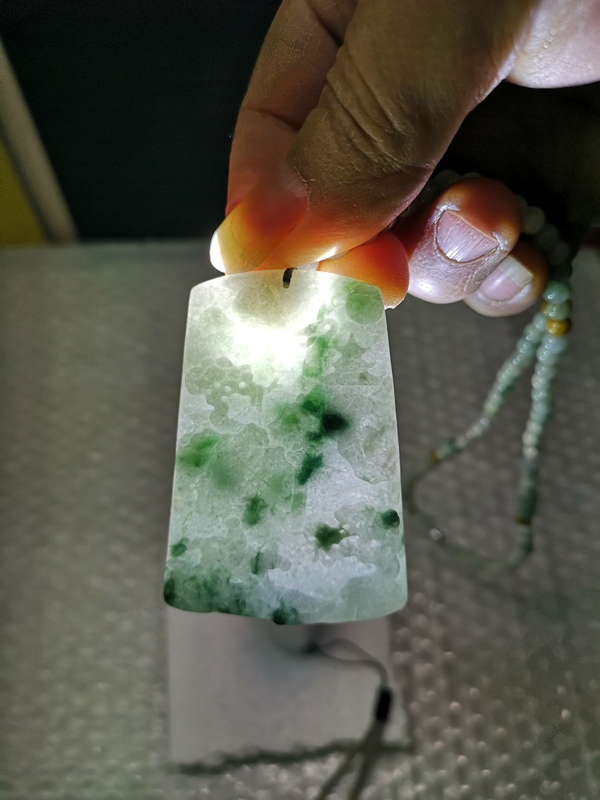 古玩玉器山水牌子拍賣,當前價格678元