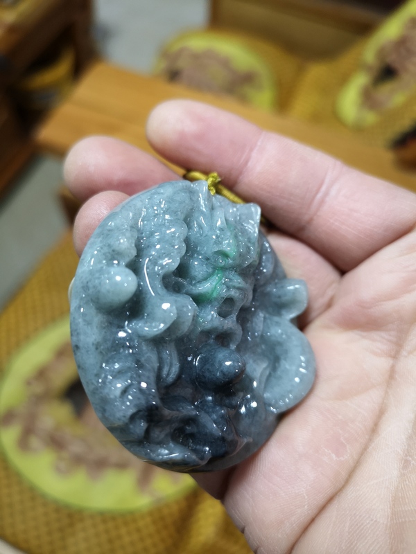 古玩玉器龍牌子拍賣,當前價格450元