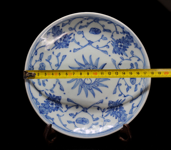 古玩陶瓷清中期青花纏枝蓮盤拍賣,當前價格388元